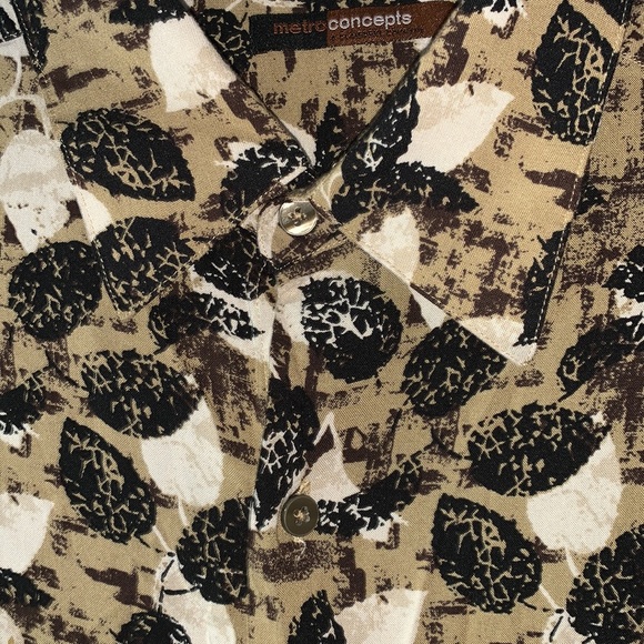 Metro concepts short sleeves shirt bottoms down, size XXL. - Picture 2 of 7